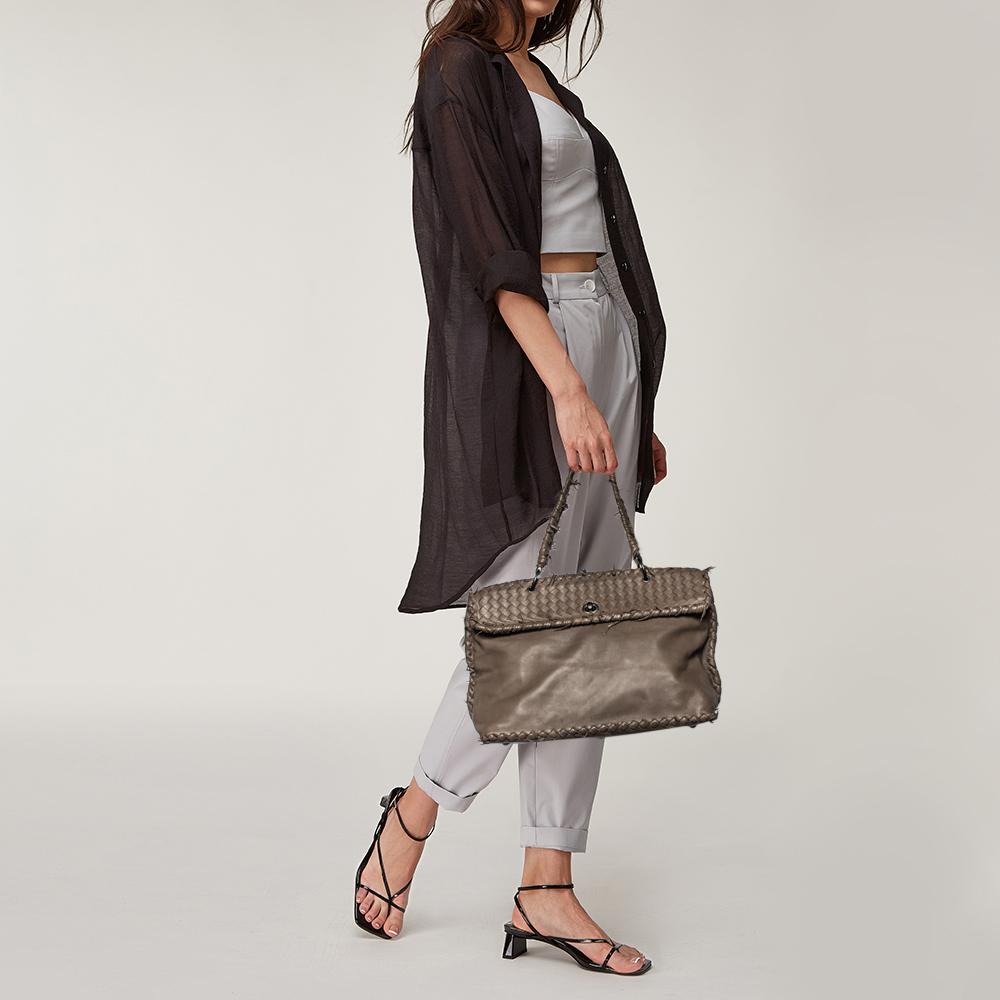 Bottega Veneta Brown Intrecciato Leather Tina Top Handle Bag In Good Condition In Dubai, Al Qouz 2