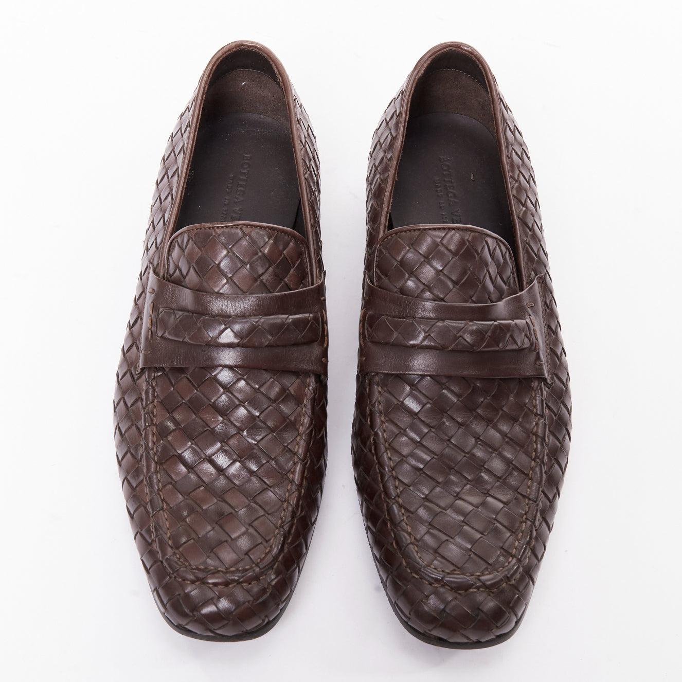 BOTTEGA VENETA braun intrecciato gewebtes Leder Kleid Loafer Schuhe EU40
Referenz: TGAS/F00120
Marke: Bottega Veneta
MATERIAL: Leder
Farbe: Braun
Muster: Solide
Verschluss: Slip On
Innenfutter: Braunes Leder

ZUSTAND:
Zustand: Gut, dieser Artikel
