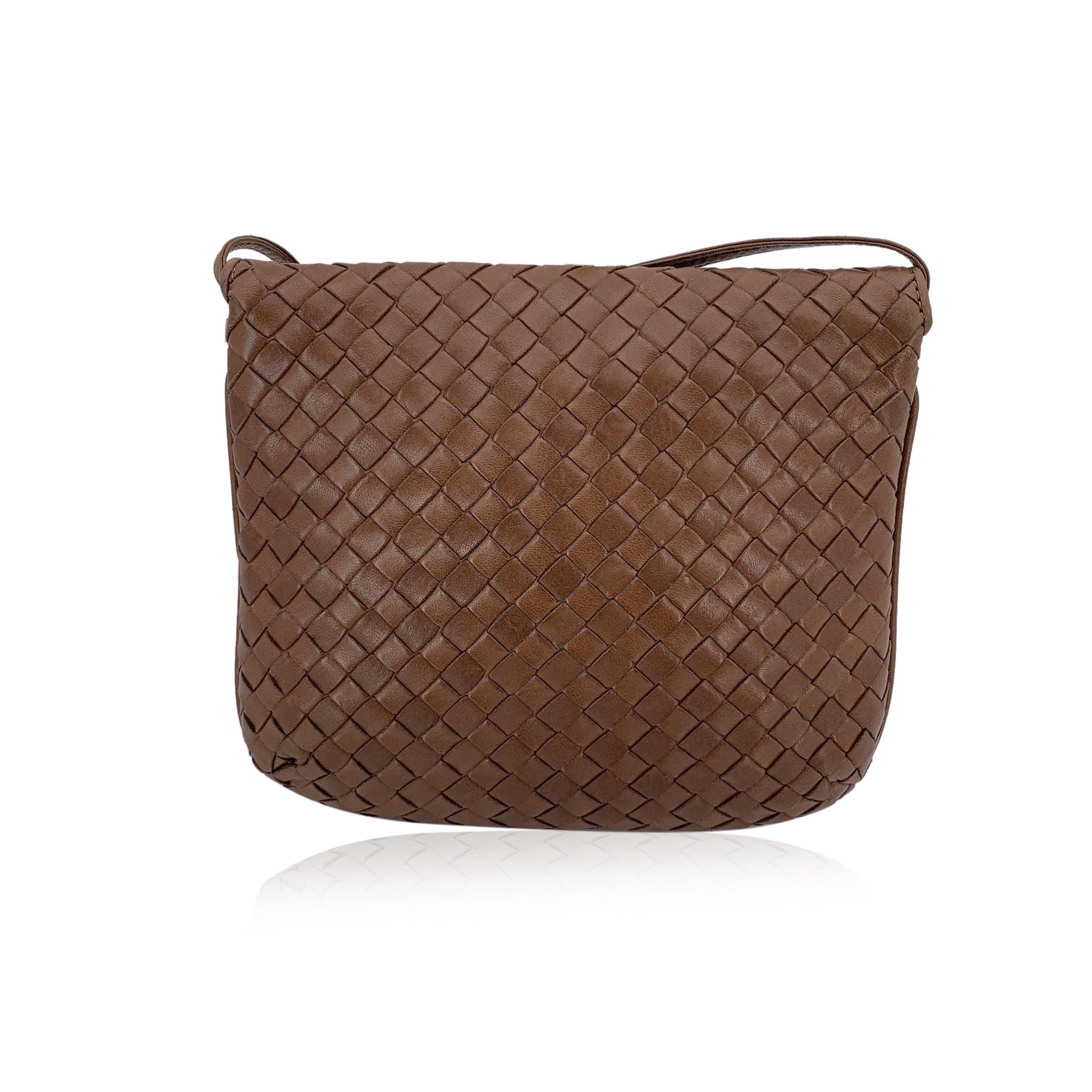 Bottega Veneta Bolso Crossbody con borla de piel tejida Intrecciato marrón Marrón en venta