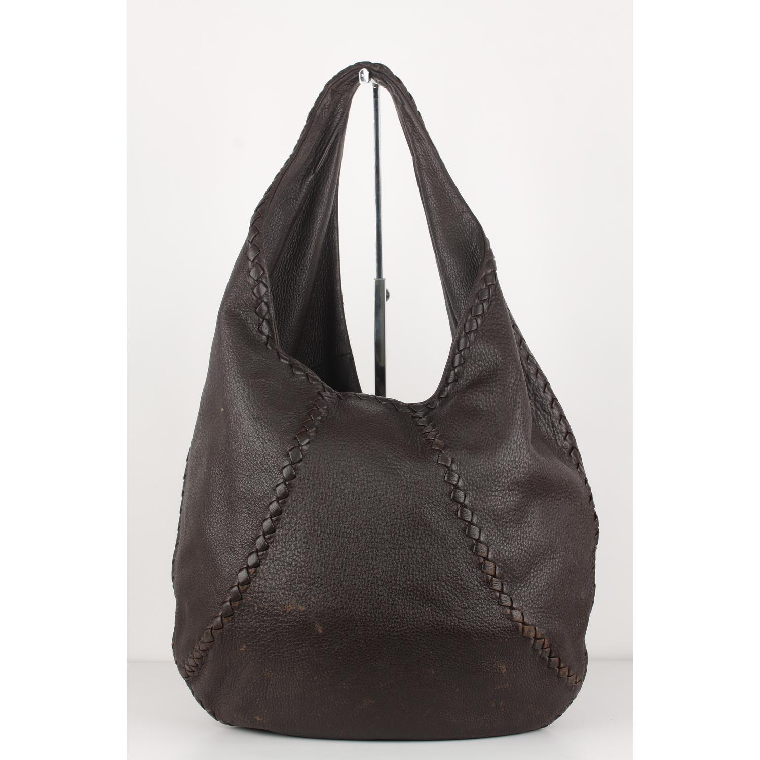 Bottega Veneta Brown Leather Baseball Hobo Shoulder Bag

Material : Leather 
Color : Brown
Model : Hobo
Gender : Women
Country of Manufacture : Italy
Size : Medium
Bag Depth : 1.5 inches - 3,8 cm 
Bag Height : 14 inches - 35.5 cm
Bag Length : 16.5