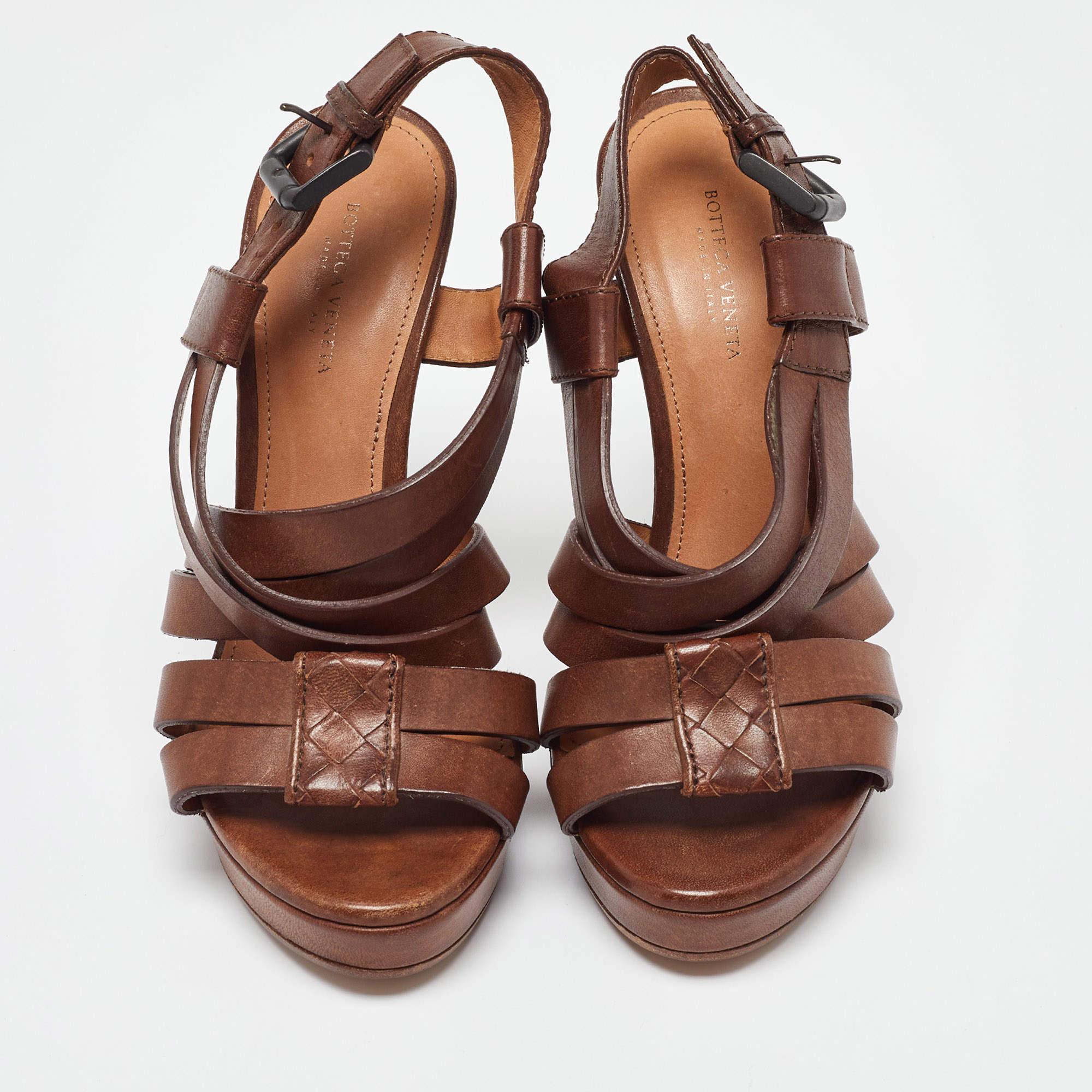 Marrone Bottega Veneta - Sandali con plateau in pelle marrone con cinturini incrociati Taglia 36