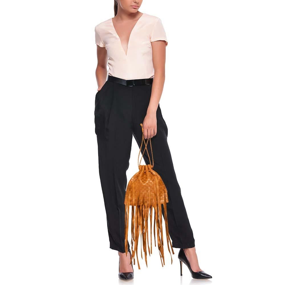 Bottega Veneta Brown Leather Fringe Drawstring Bucket Bag In Good Condition In Dubai, Al Qouz 2