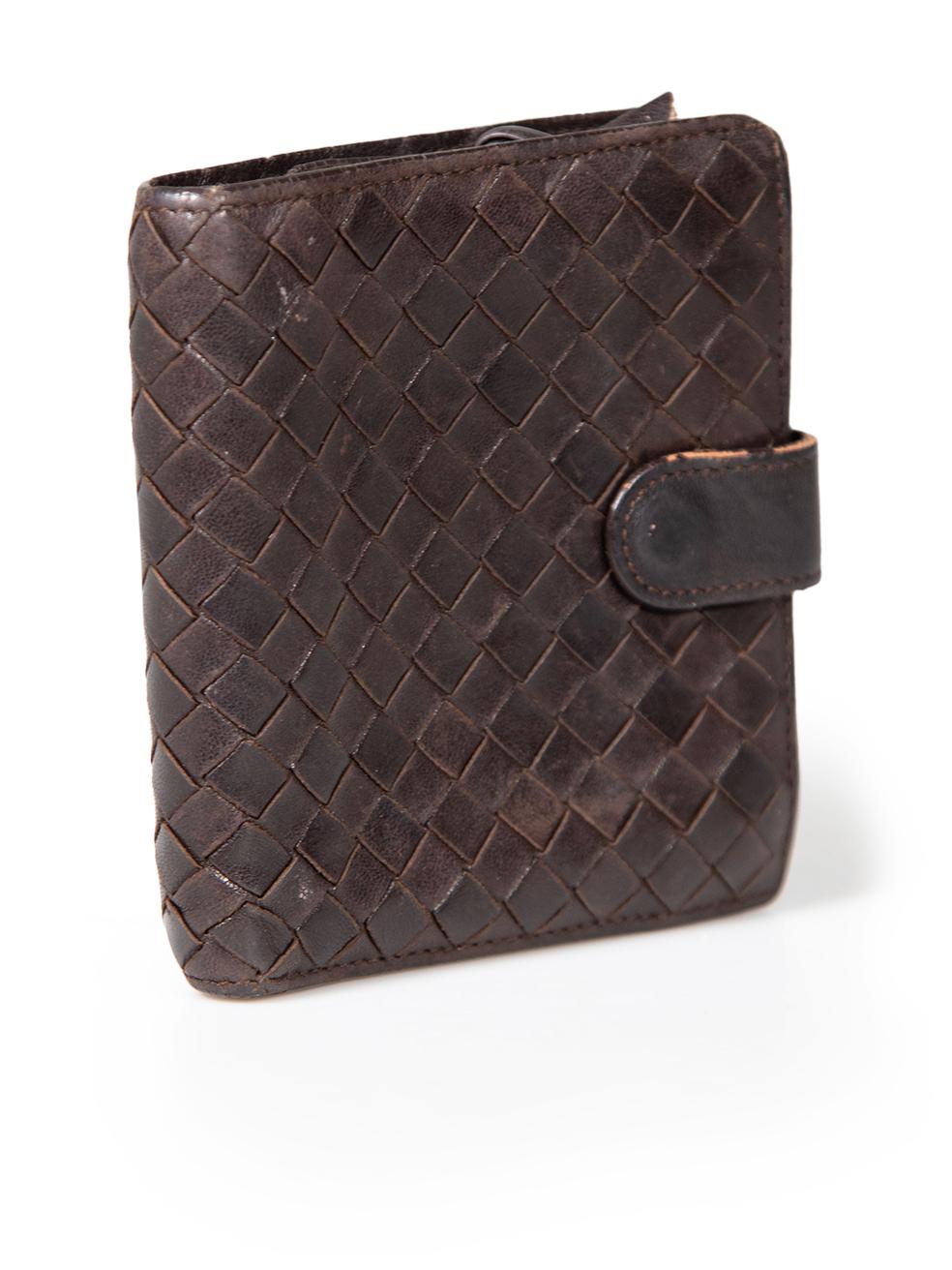CONDITION is Good. General wear to wallet is evident. Moderate signs of wear to leather trims throughout with wear to leather coating on this used Bottega Veneta designer resale item.
 
 
 
 Details
 
 
 Brown
 
 Leather
 
 Wallet
 
 Intrecciato