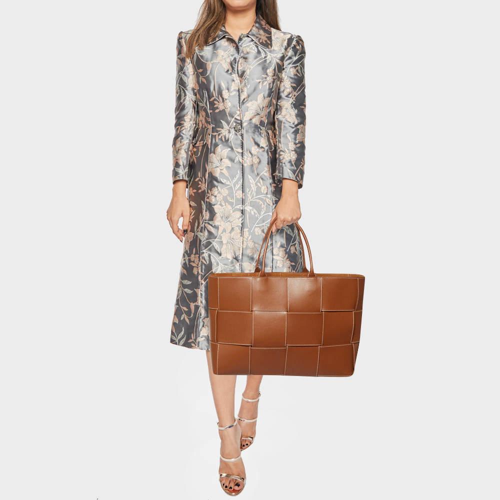 Know to create stylish  sophisticated  and timeless designs  this is a brand worth investing in. The bags that come from this labels atelier are exquisite. This tote bag is no different. It has been made from quality materials and comes with an