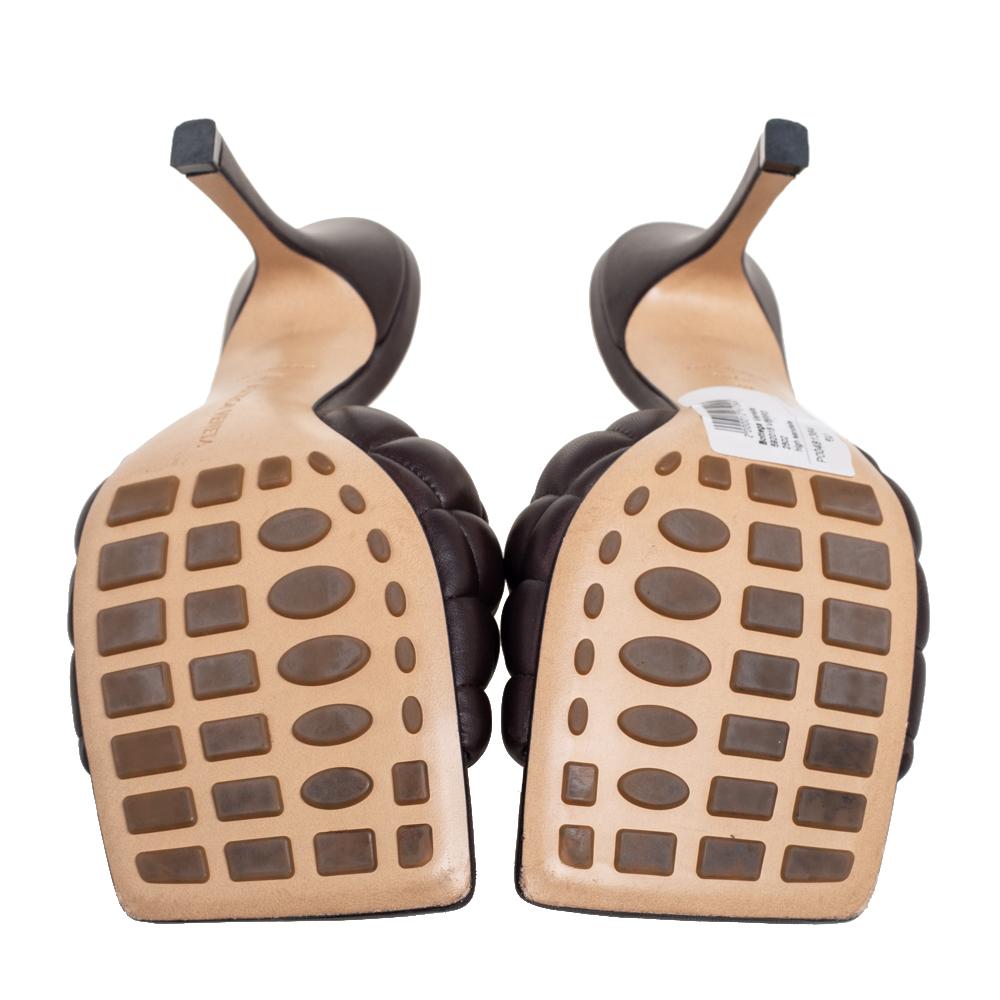 Bottega Veneta Brown Leather Lido Sandals Size 39.5 In Excellent Condition In Dubai, Al Qouz 2