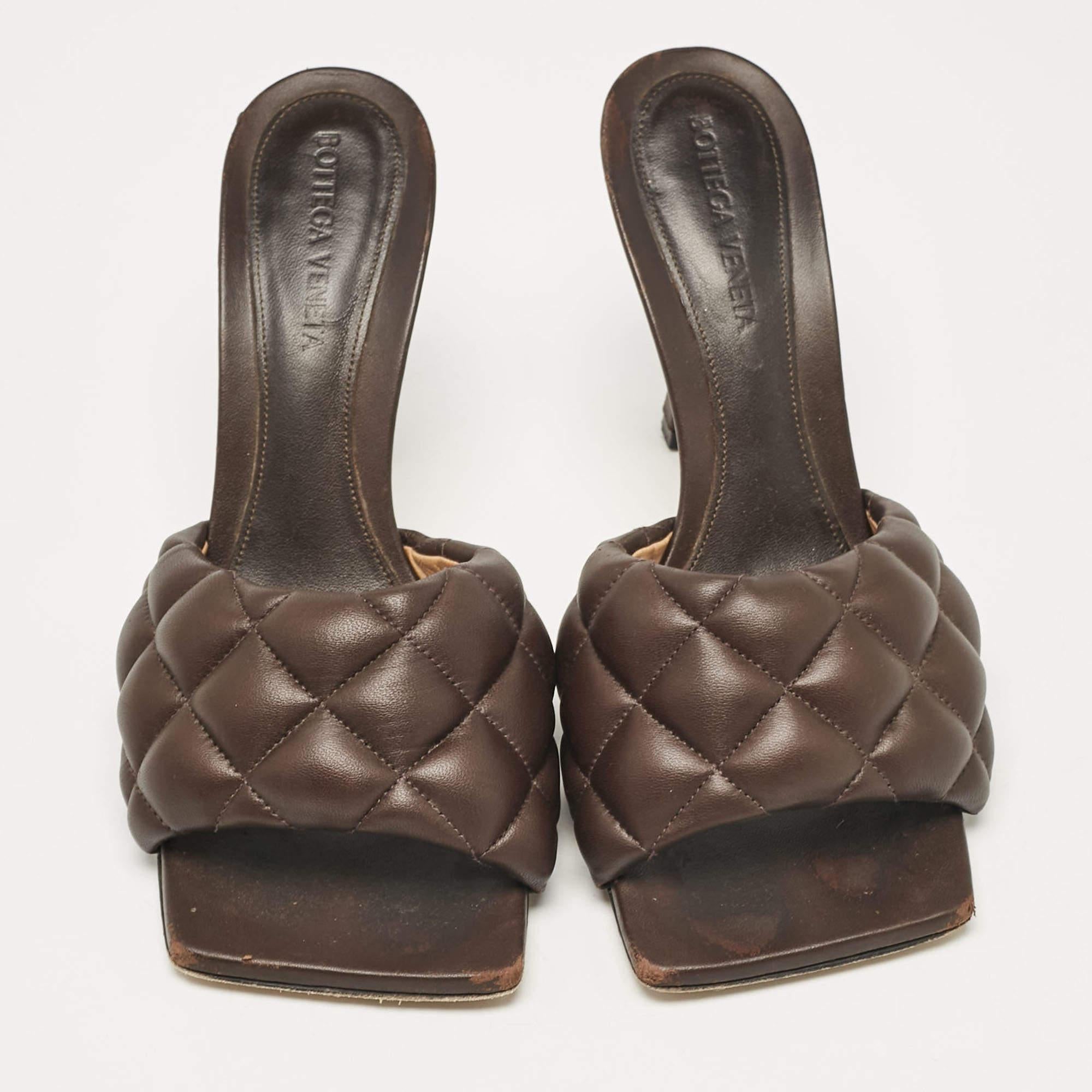 Gray Bottega Veneta Brown Leather Lido Slide Sandals Size 37 For Sale