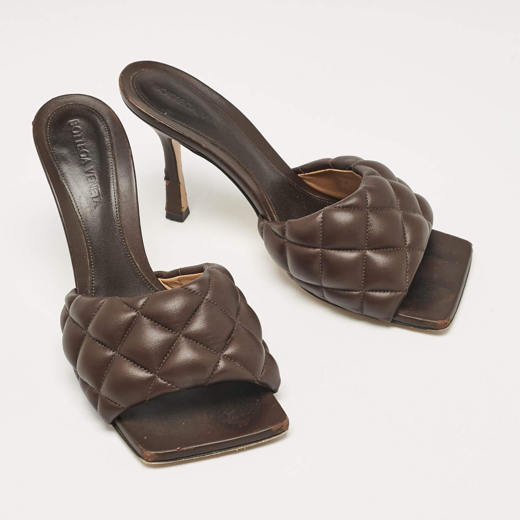 Bottega Veneta Brown Leather Lido Slide Sandals Size 37 In Fair Condition For Sale In Dubai, Al Qouz 2