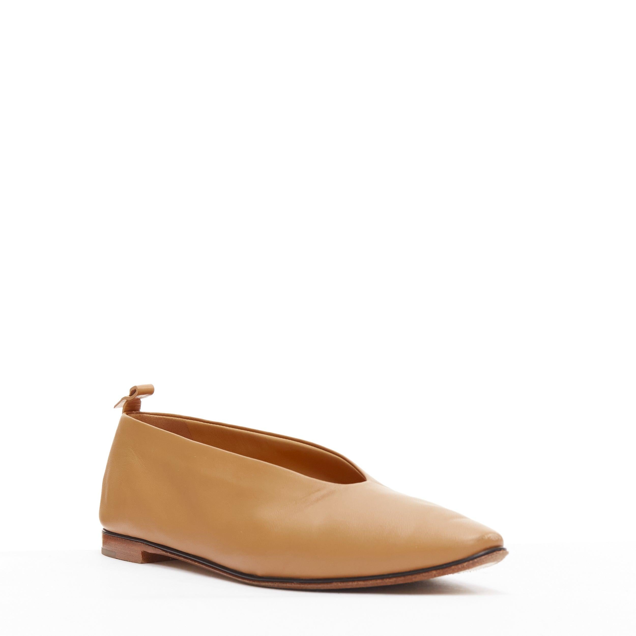 BOTTEGA VENETA brown leather low vamp pointed ballet flats EU38
Reference: LNKO/A02300
Brand: Bottega Veneta
Designer: Daniel Lee
Material: Leather
Color: Brown
Pattern: Solid
Closure: Slip On
Lining: Nude Leather
Extra Details: Leather detail at