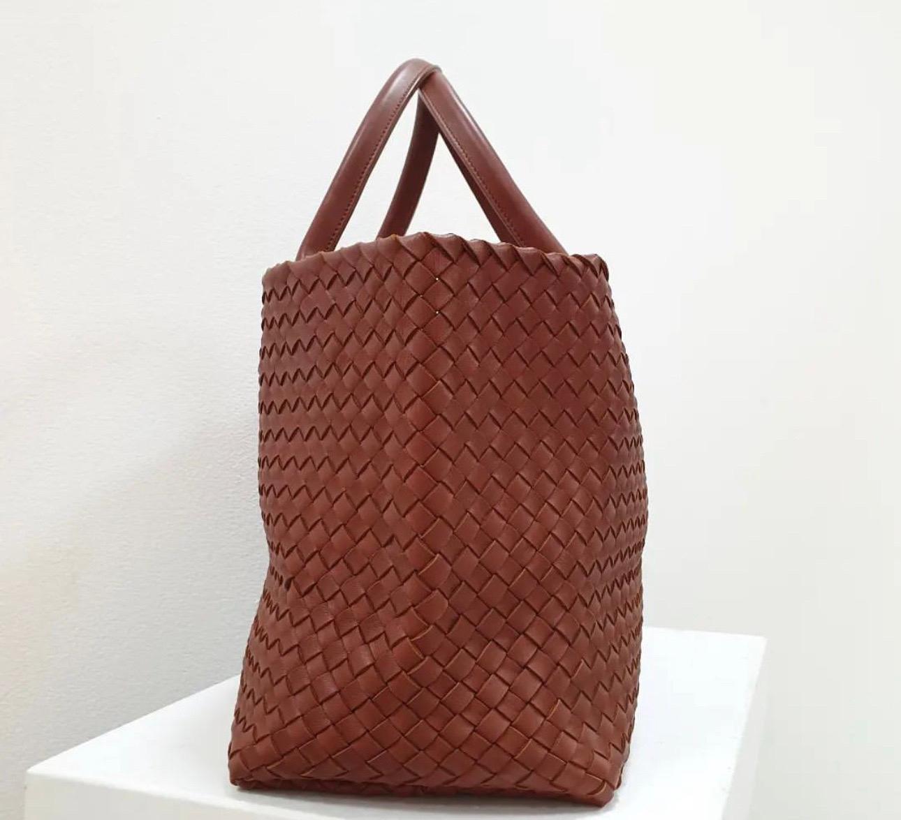 Bottega Veneta Brown Leather Medium  Cabat Tote Bag  In Good Condition In Krakow, PL