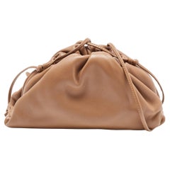 Mini-The Pouch-Tasche aus braunem Leder von Bottega Veneta