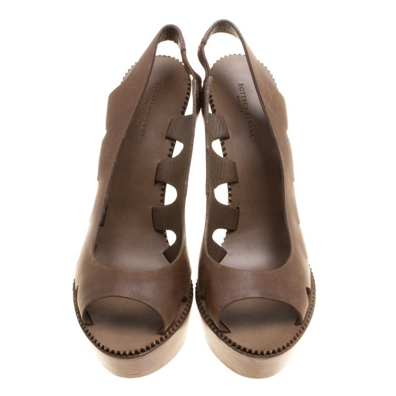 Bottega Veneta Brown Leather Peep Toe Platform Slingback Sandals Size 38.5 In Good Condition In Dubai, Al Qouz 2