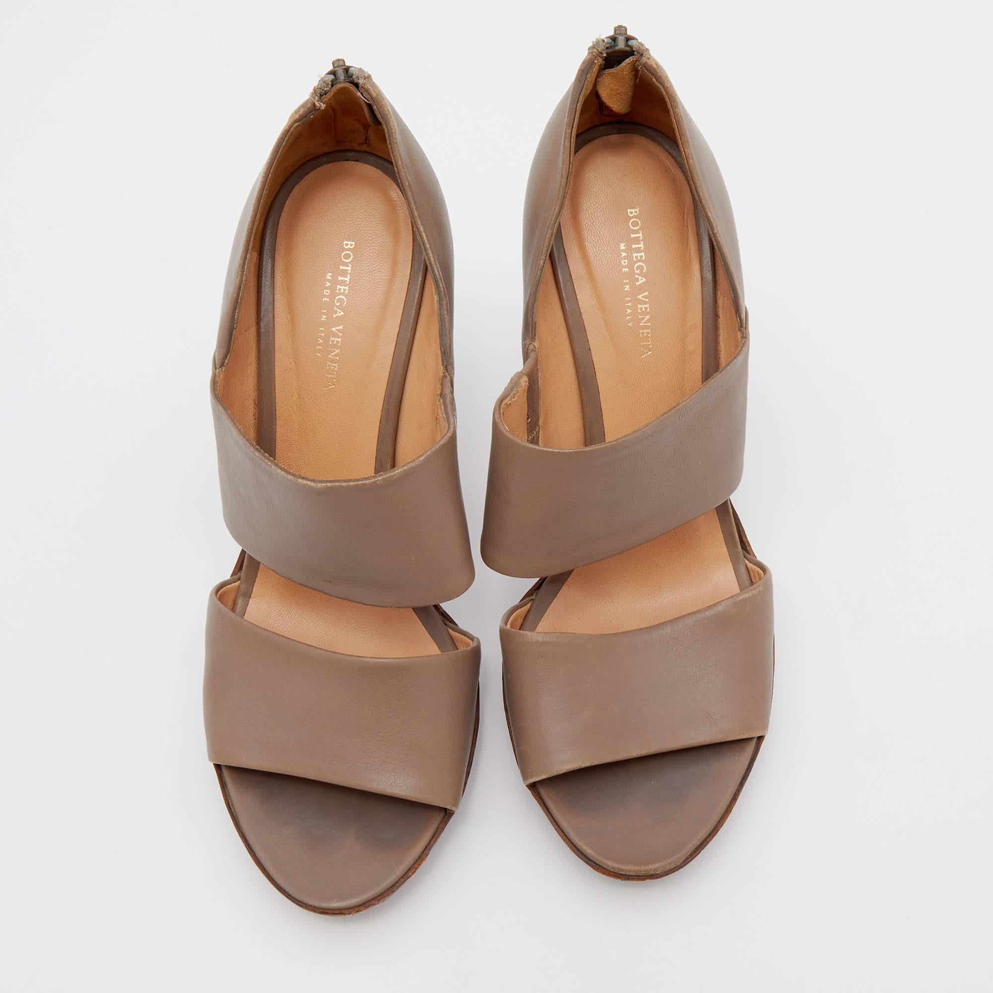 Bottega Veneta Brown Leather Platform Sandals Size 36 In Fair Condition In Dubai, Al Qouz 2
