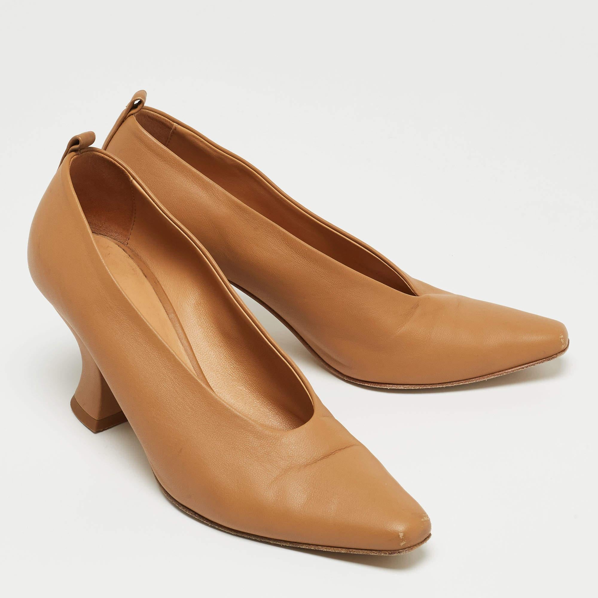 Bottega Veneta - Escarpins à bout pointu en cuir Brown - Taille 36 Bon état - En vente à Dubai, Al Qouz 2