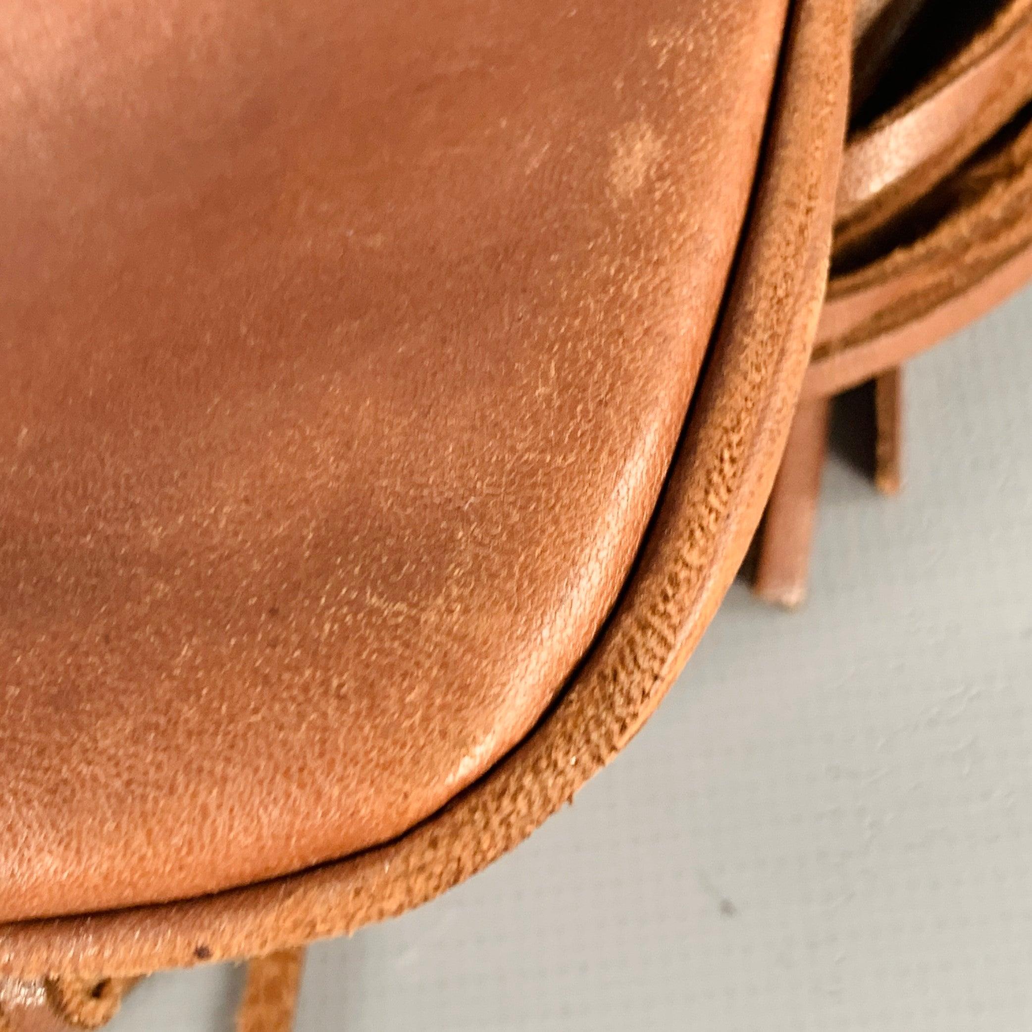 BOTTEGA VENETA Sac à bandoulière à glands en cuir marron en vente 5