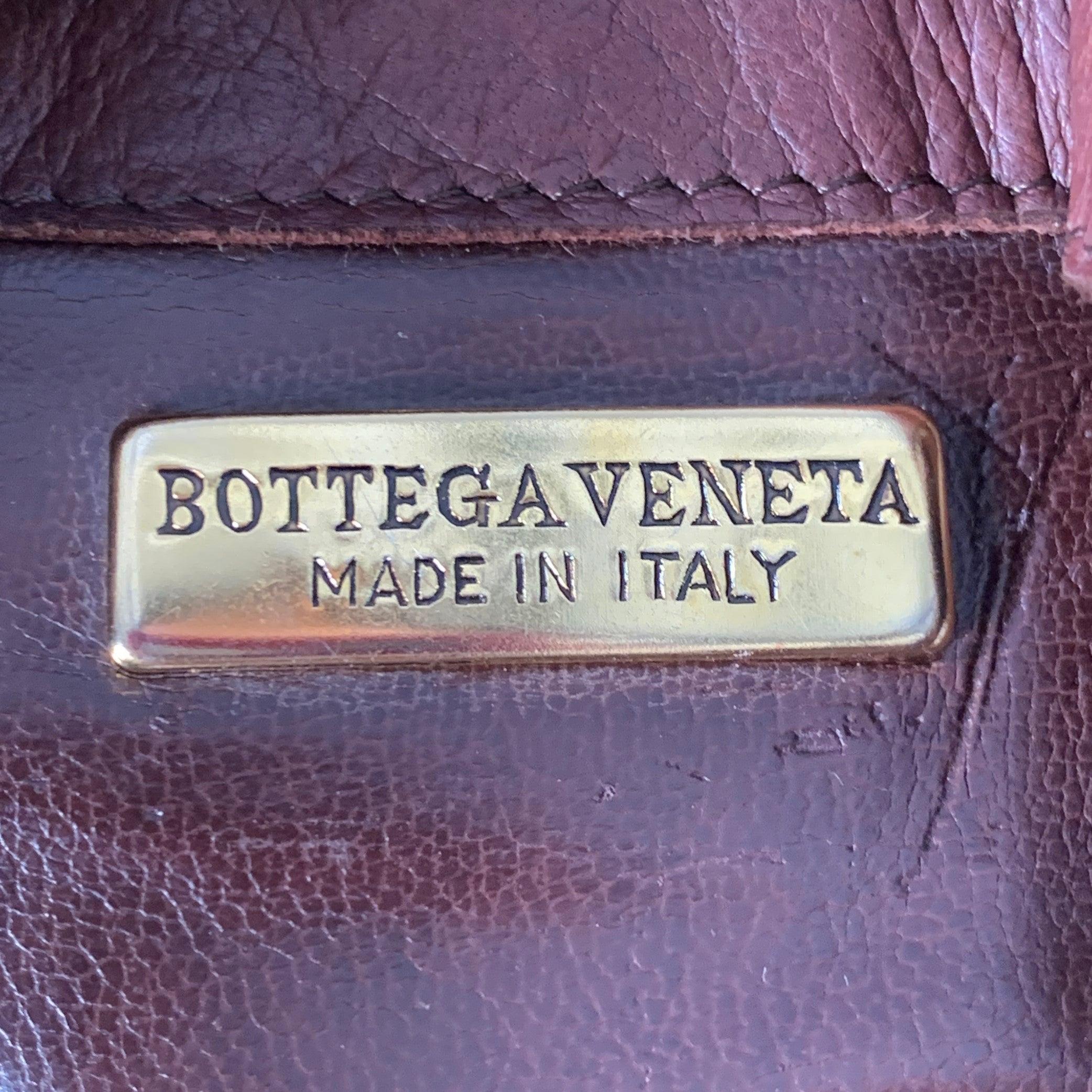 BOTTEGA VENETA Sac à bandoulière à glands en cuir marron en vente 3