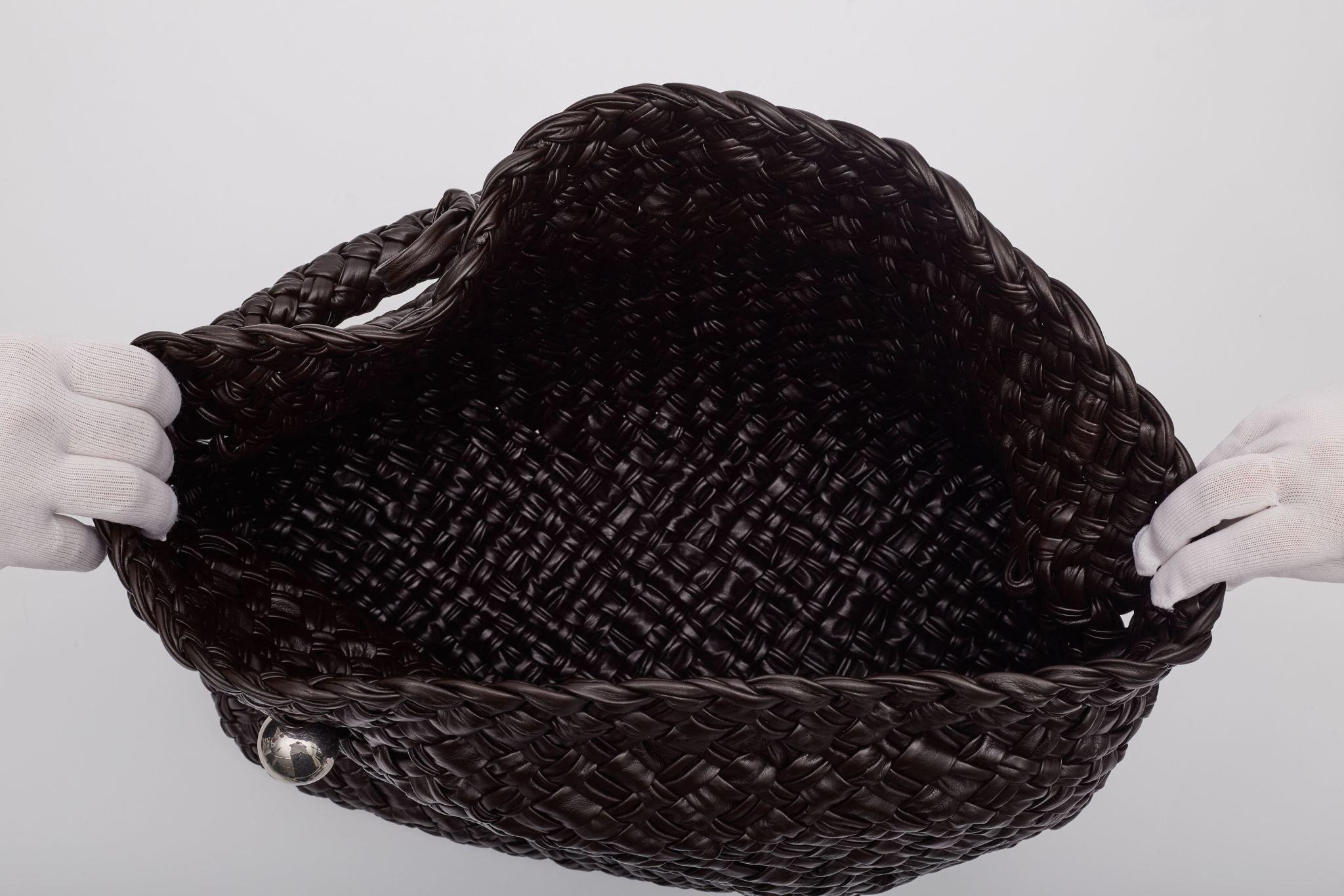Bottega Veneta Brown Leather Tosca Hobo Bag XL For Sale 3