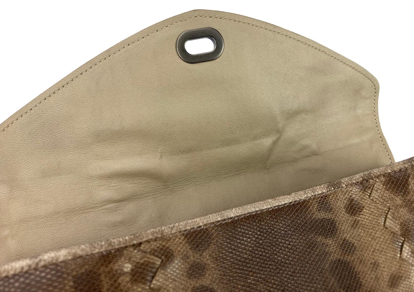 Bottega Veneta Pochette in pelle di lucertola marrone in vendita 6