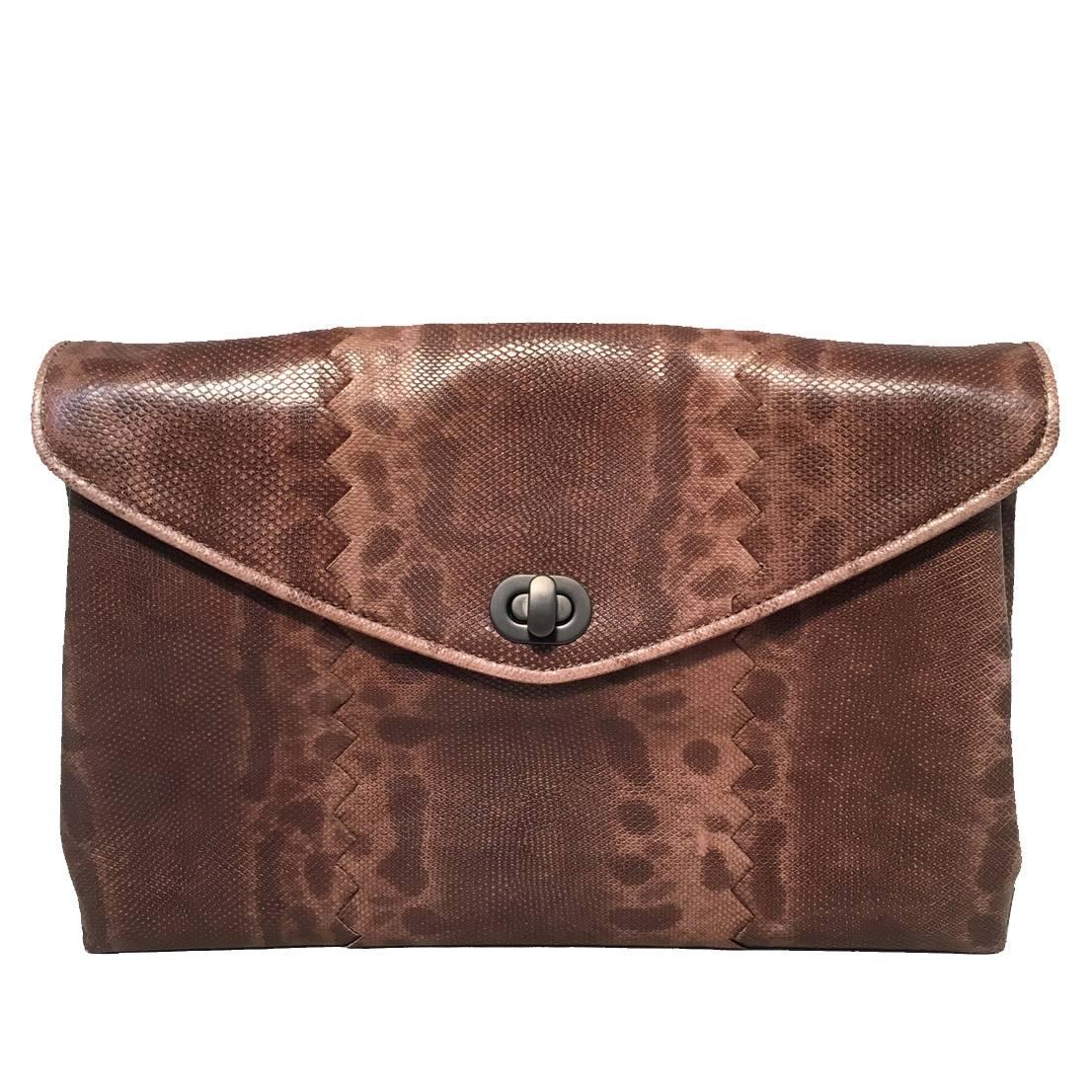 Bottega Veneta - Pochette en cuir de lézard marron en vente