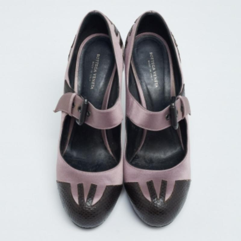 Bottega Veneta Bombas Mary Jane de piel de lagarto marrón/malva y satén talla 38,5 Gris en venta
