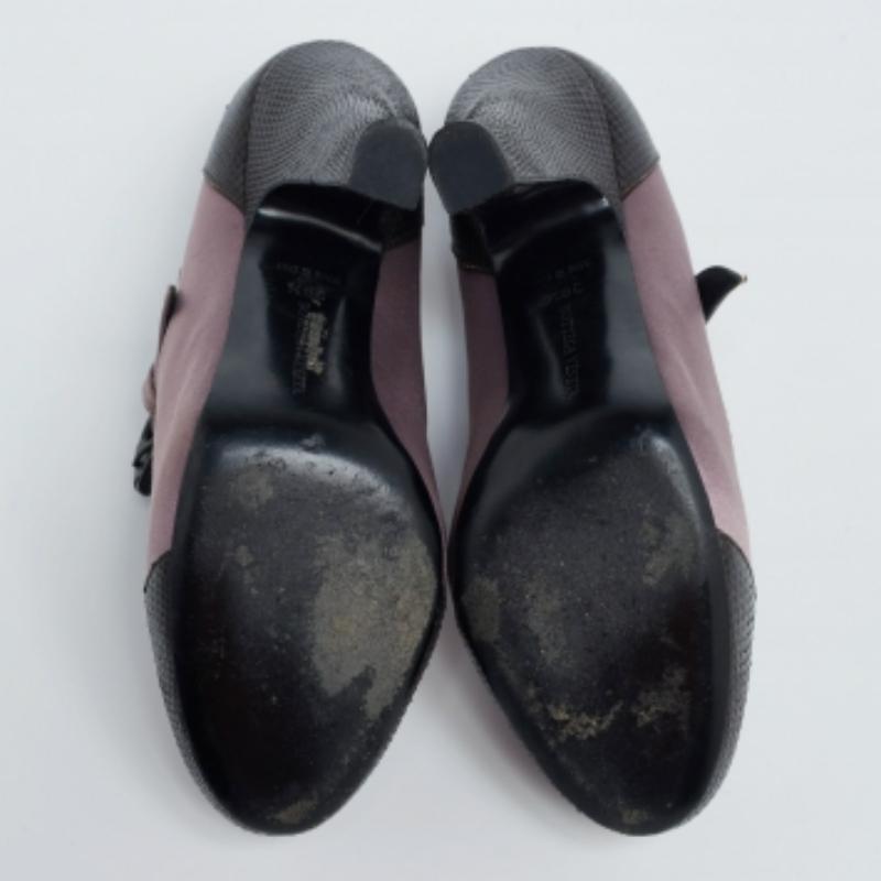 Bottega Veneta Bombas Mary Jane de piel de lagarto marrón/malva y satén talla 38,5 en Bueno estado para la venta en Dubai, Al Qouz 2
