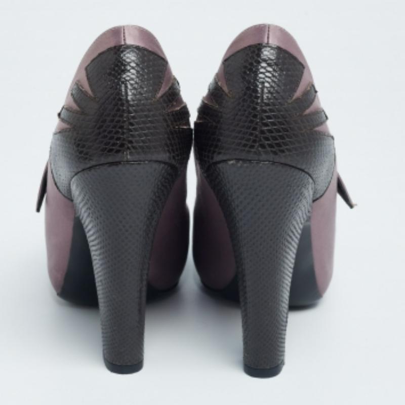 Bottega Veneta Bombas Mary Jane de piel de lagarto marrón/malva y satén talla 38,5 en venta 1