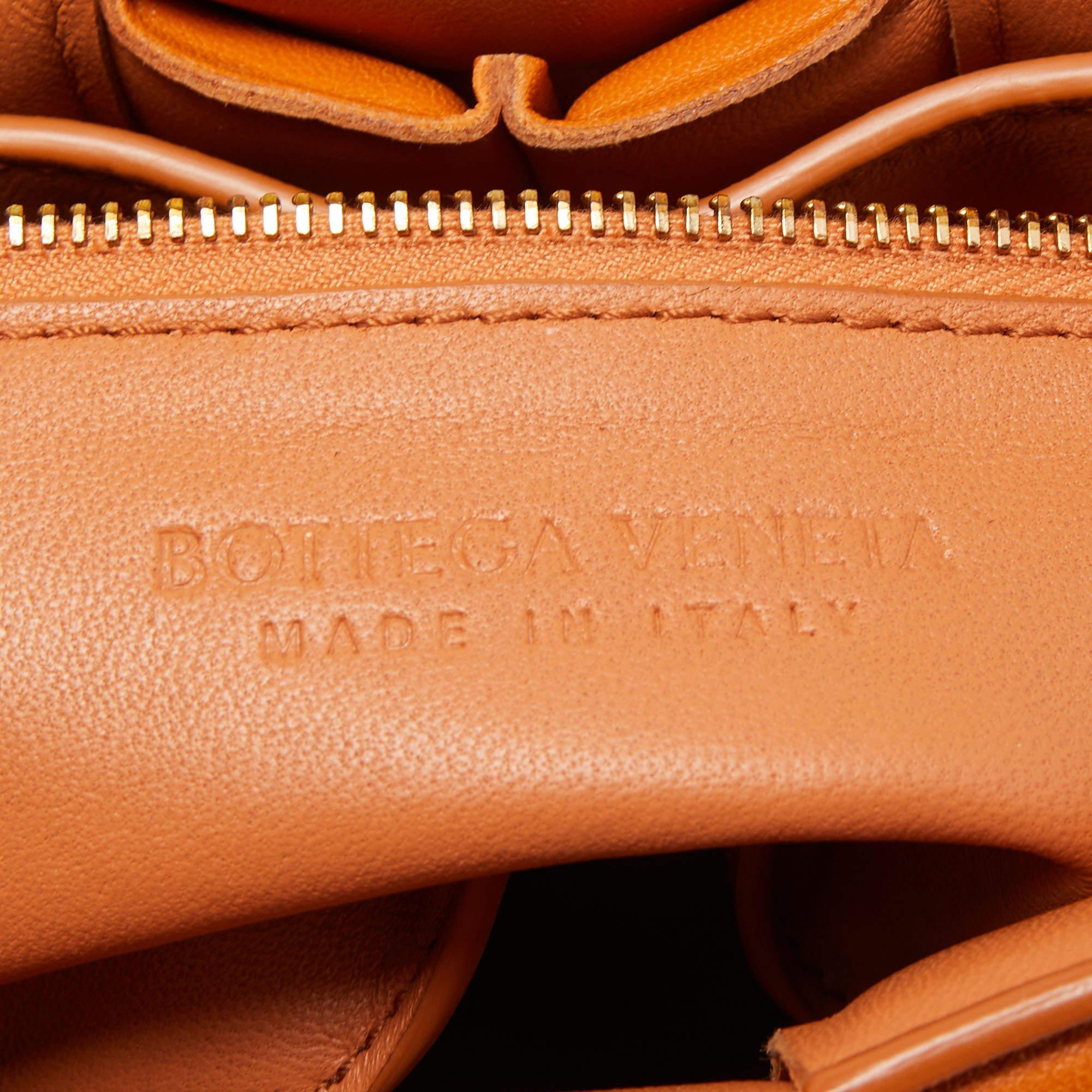 Bottega Veneta Brown Padded Leather Chain Cassette Shoulder Bag In Good Condition In Dubai, Al Qouz 2