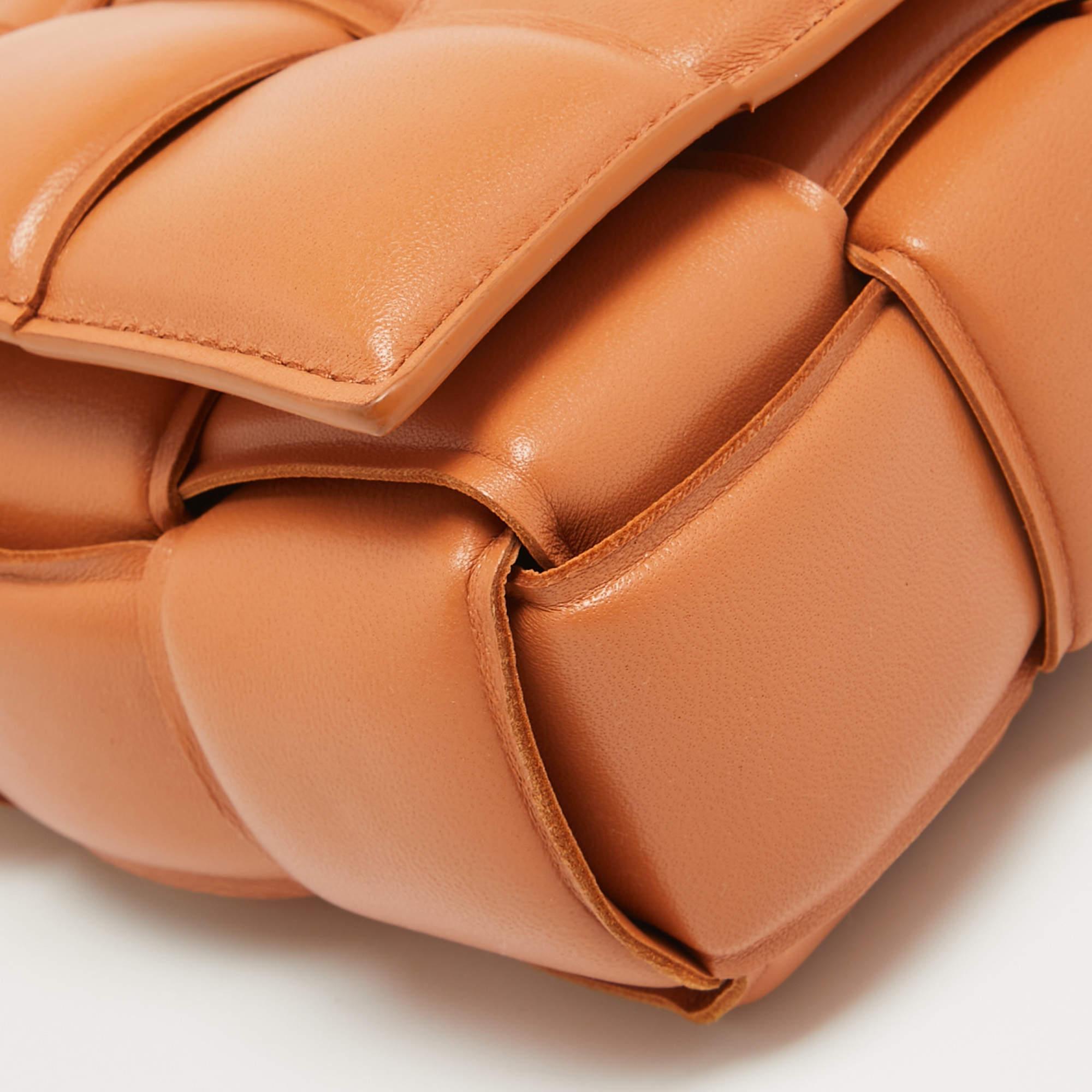 Bottega Veneta Brown Padded Leather Chain Cassette Shoulder Bag In Good Condition For Sale In Dubai, Al Qouz 2
