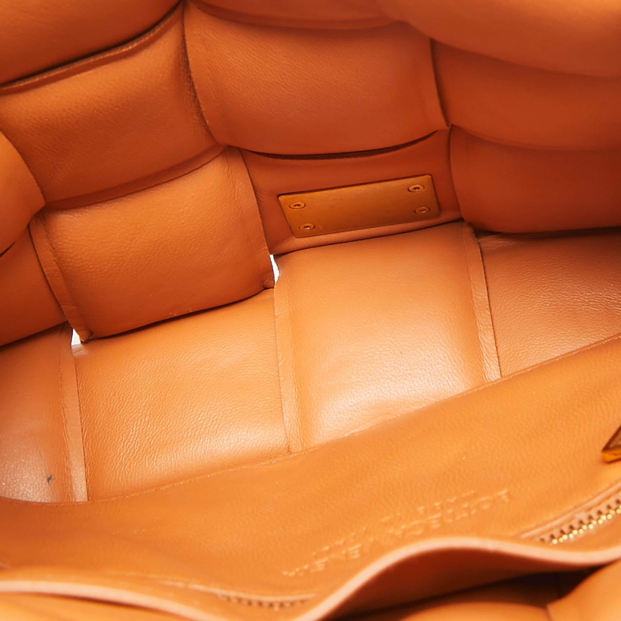 Bottega Veneta Brown - Sac à bandoulière en cuir matelassé et chaîne à cassettes en vente 2