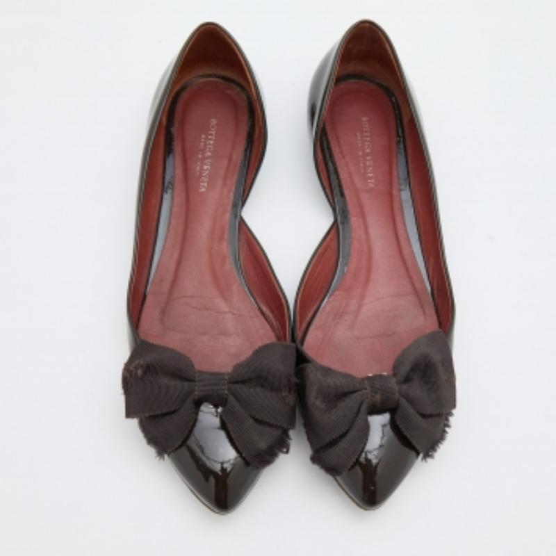 De las mujeres Bottega Veneta Bailarinas de charol marrón con lazo talla 36.5 en venta