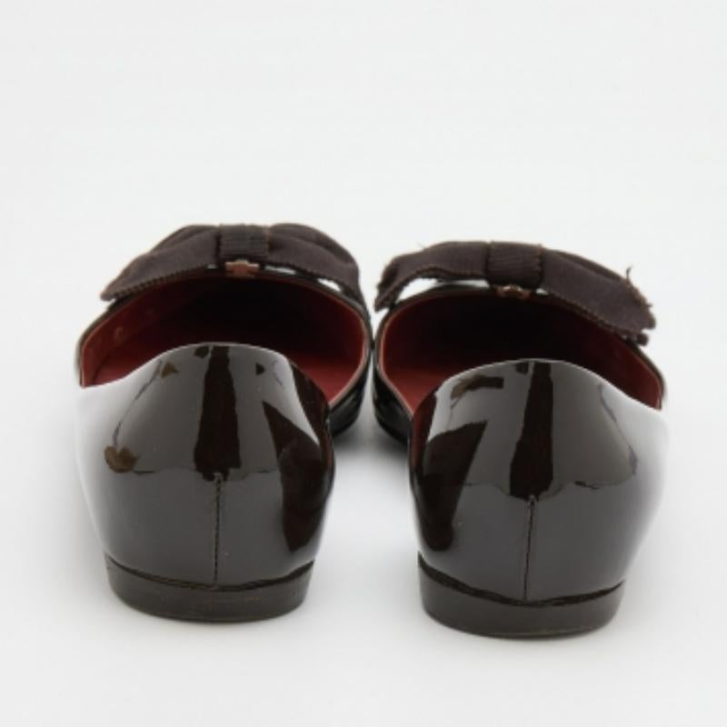 Bottega Veneta Bailarinas de charol marrón con lazo talla 36.5 en venta 3