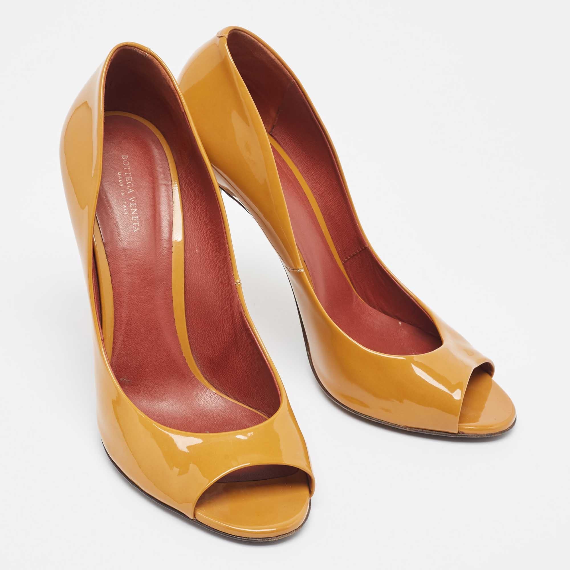 Women's Bottega Veneta Brown Patent Leather Peep Toe Pumps Size 40 For Sale