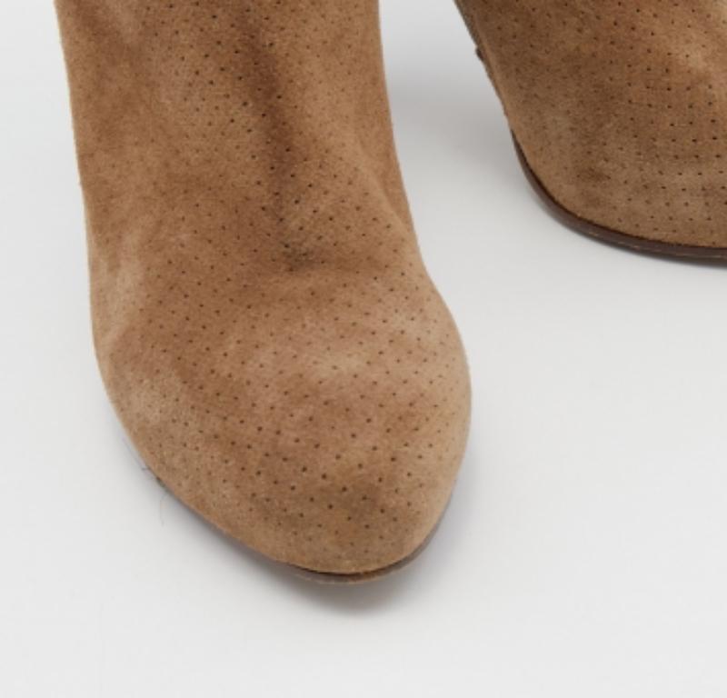 Bottega Veneta - Bottes mi-mollets en cuir et daim perforé - Brown - Taille 36.5 Pour femmes en vente