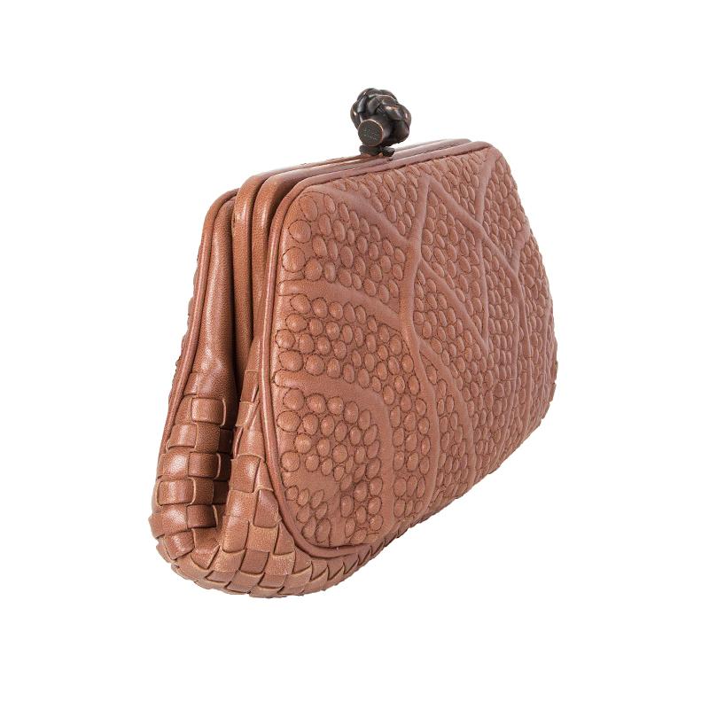 Bottega Veneta quilted clutch in brown nappa leather with Intrecciato buttom part. Opens with the signature knot closure and is lined in brown nappa leather with one zipper pocket against the back. Zipper pull is missing. Overall in excellent