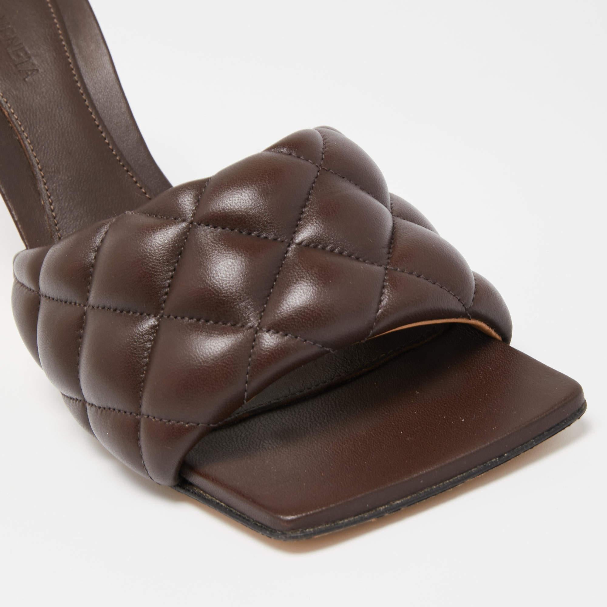 One of the most hot-selling designs, the Bottega Veneta padded sandals, adorn the feet of top celebrities and influences. These beauties have been crafted from leather featuring an Intrecciato-style quilt. Style these sandals with denim jeans on