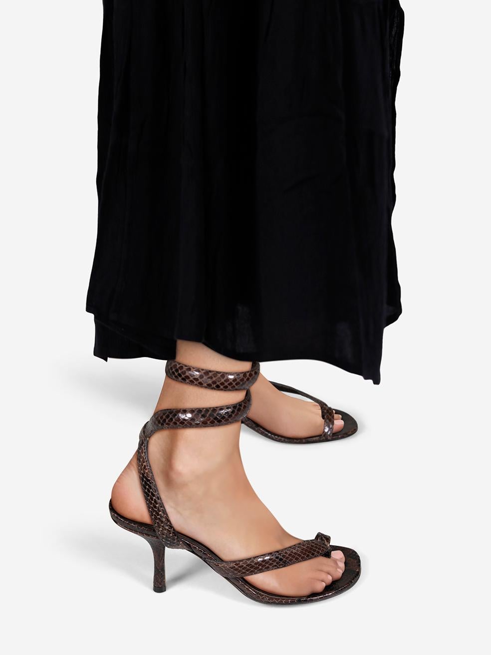 CONDITION is Very Good. Hardly any visible wear to heels evident on this used Bottega Veneta designer resale item.
 
 
 
 Details
 
 
 Model: Spiral
 
 Brown
 
 Snakeskin
 
 Sandals
 
 Open toe
 
 Thong strap
 
 Mid heel
 
 Spiral wrap around ankle