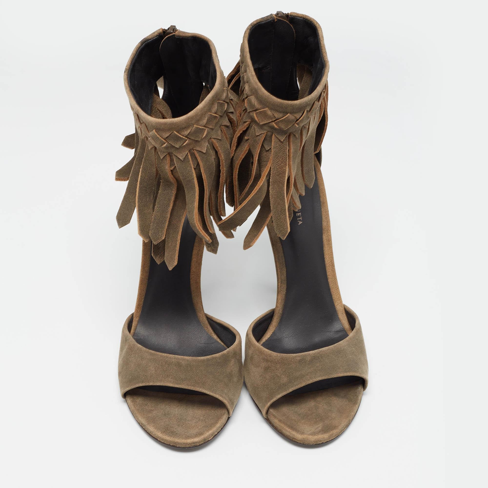 Bottega Veneta Brown Suede Fringe Ankle Strap Sandals Size 39 In Good Condition In Dubai, Al Qouz 2