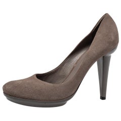 Bottega Veneta Bombas de punta redonda de ante marrón Talla 40