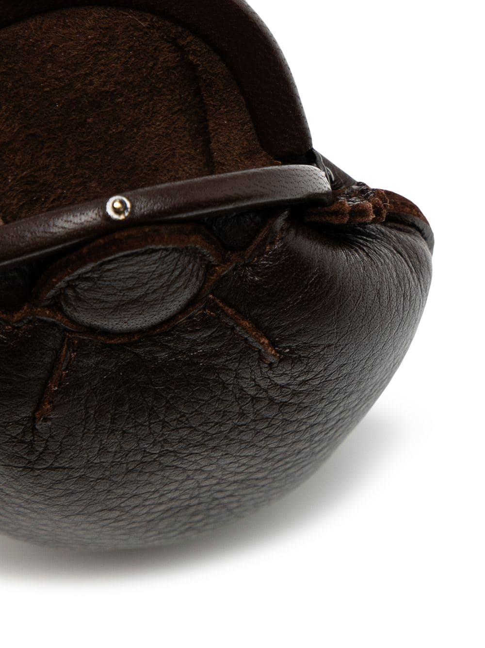 Designed in an adorable turtle silhouette, this pre-owned Bottega Veneta coin purse features a kiss logo with engraved brand initials, inside a suede-lined interior and structured internal padding to maintain the shape. It compact size makes this