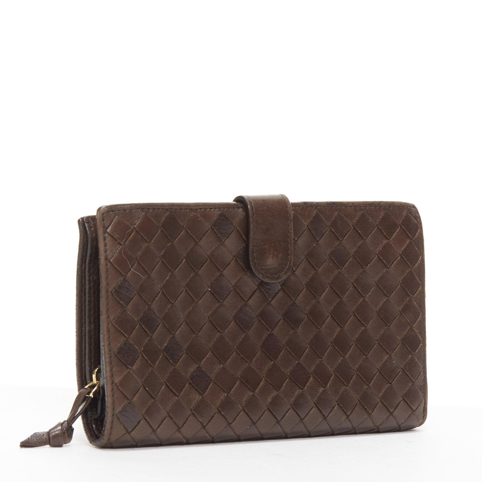 BOTTEGA VENETA brown woven intrecciato leather gold zip long wallet
Reference: NILI/A00047
Brand: Bottega Veneta
Material: Leather
Color: Brown
Pattern: Solid
Closure: Snap Buttons
Lining: Brown Leather
Extra Details: Card slot and coin
