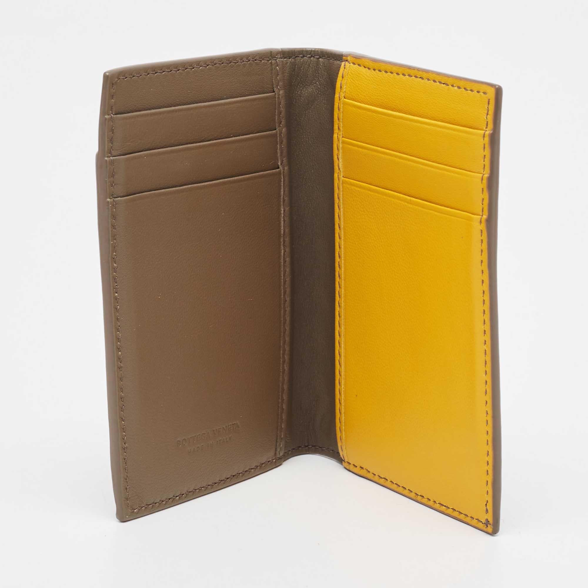 Bottega Veneta Brown/Yellow Intrecciato Leather Bifold Card Case In New Condition In Dubai, Al Qouz 2