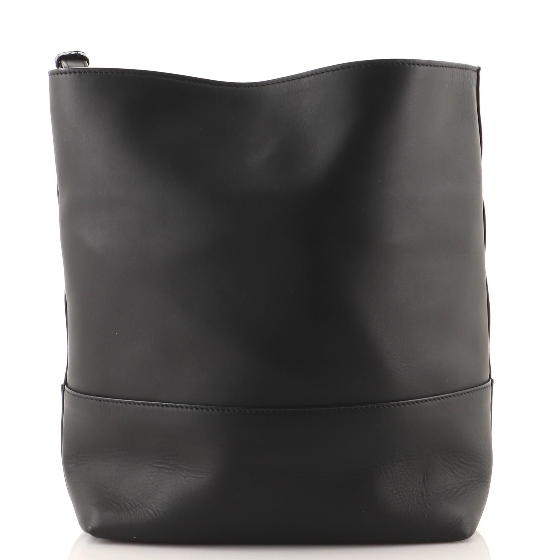 Bottega Veneta Bucket Shoulder Bag Leather In Good Condition In NY, NY