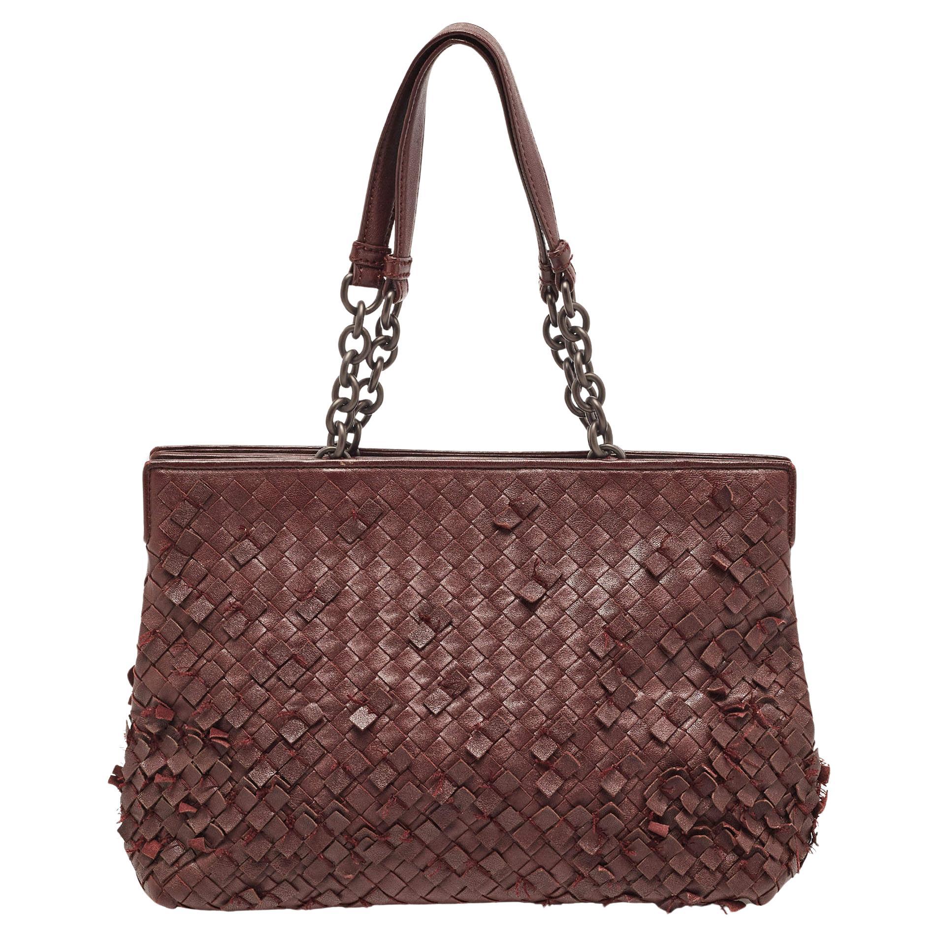 Bottega Veneta Burgundy Fringe Intrecciato Leather Medium Accordion Chain Tote For Sale