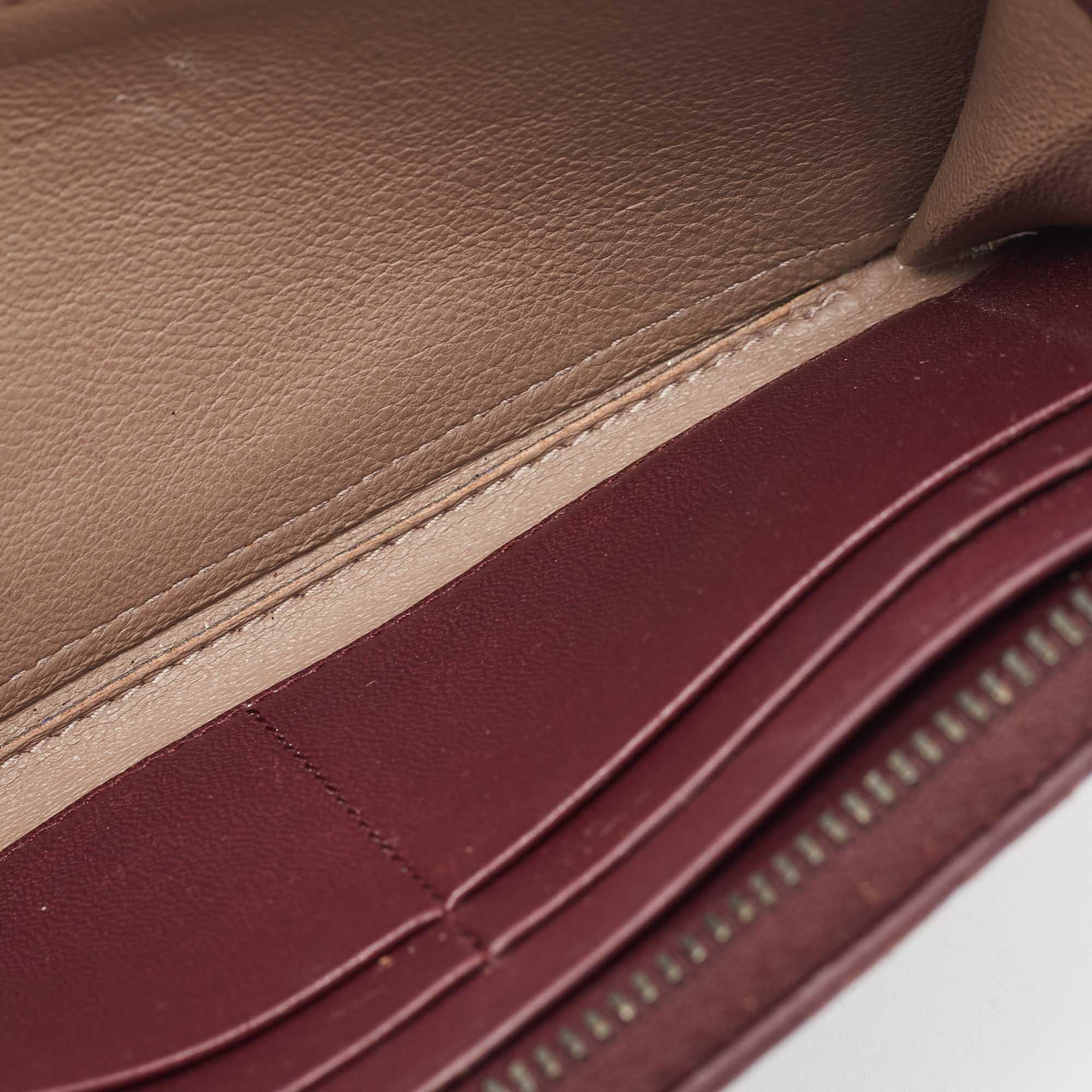 This designer wallet is an immaculate balance of sophistication and rational utility. It has been designed using prime quality materials and elevated by a sleek finish. The creation is equipped with ample space for your monetary essentials.