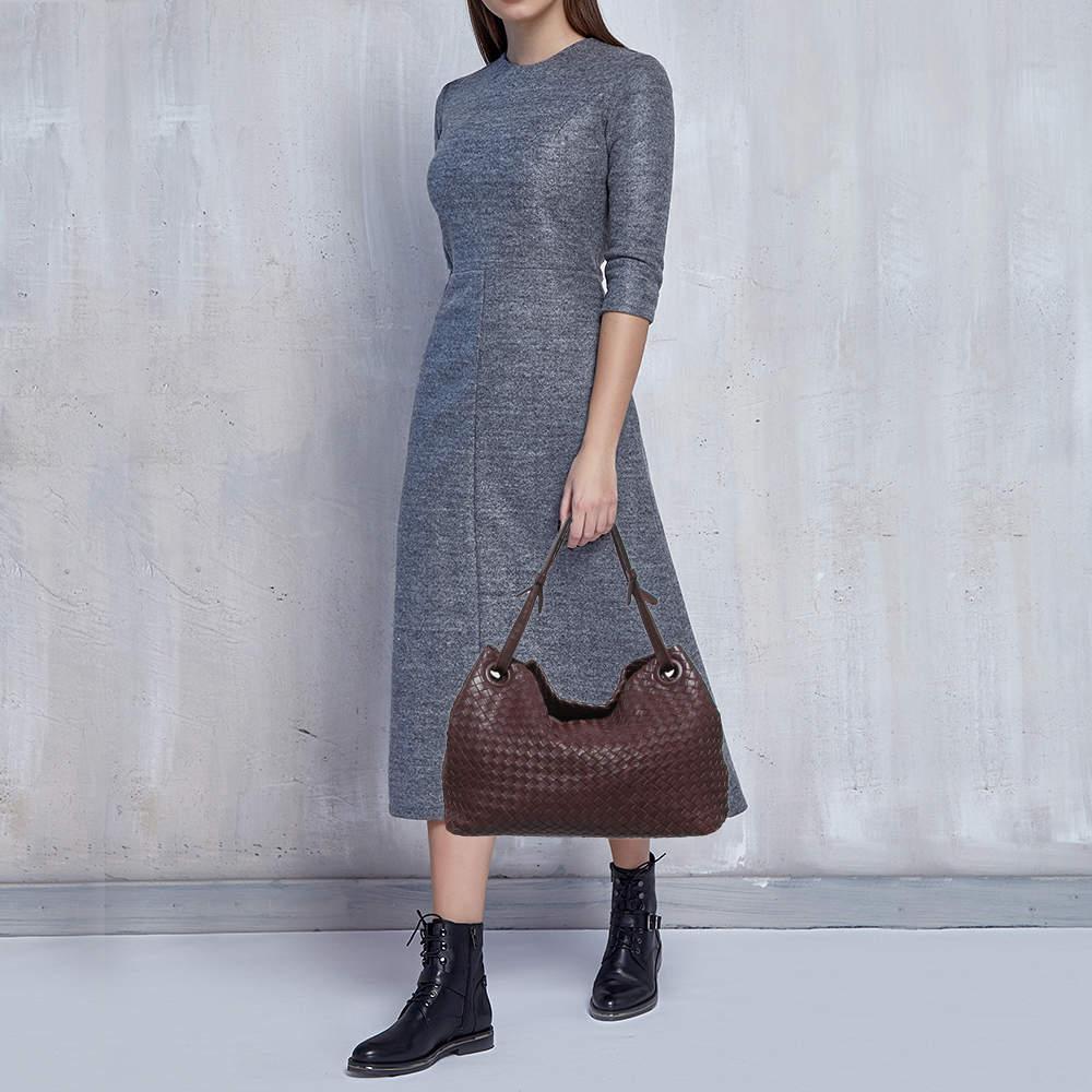 Bottega Veneta Burgundy Intrecciato Leather Bella Tote In Good Condition In Dubai, Al Qouz 2