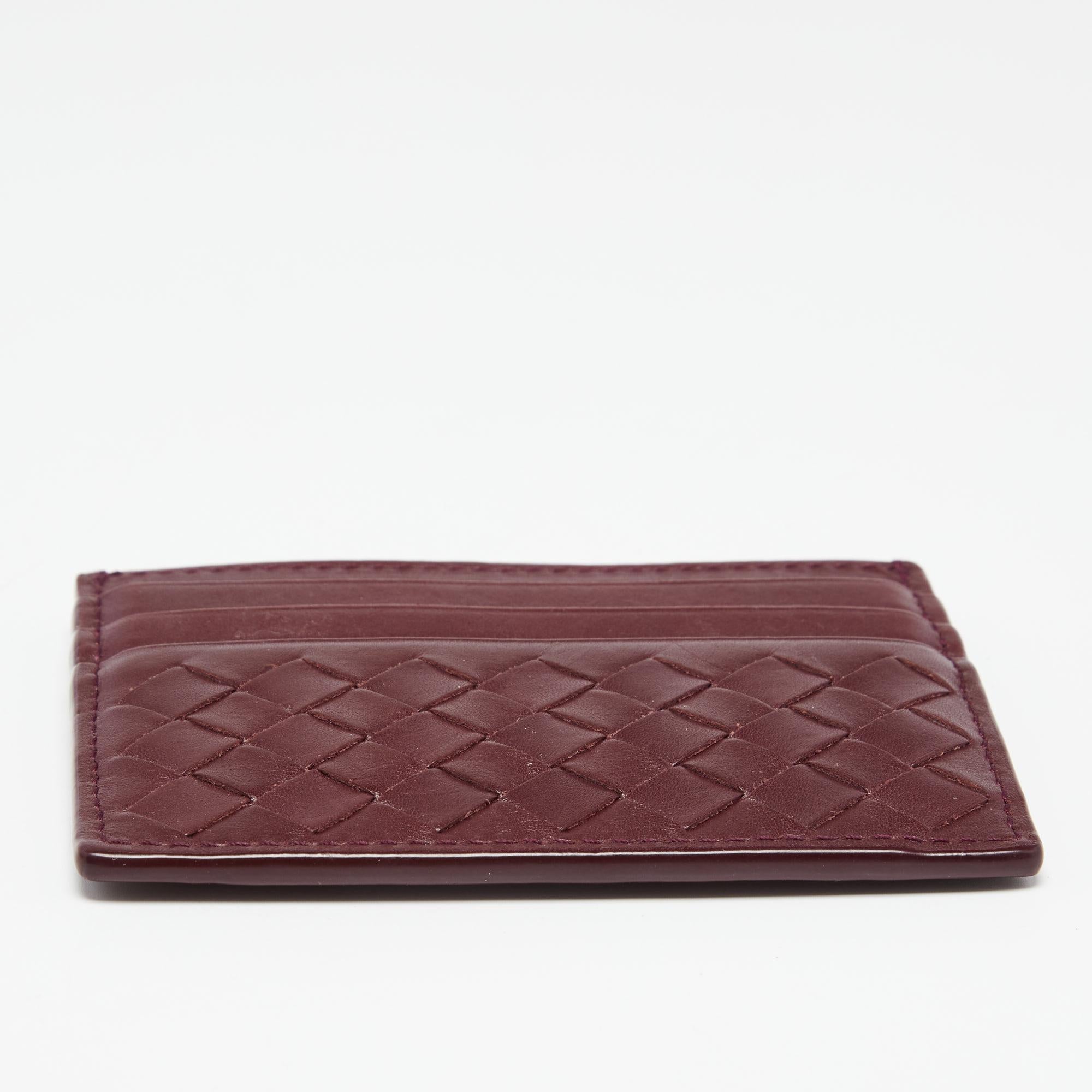 Bottega Veneta Burgundy Intrecciato Leather Card Holder In Good Condition In Dubai, Al Qouz 2