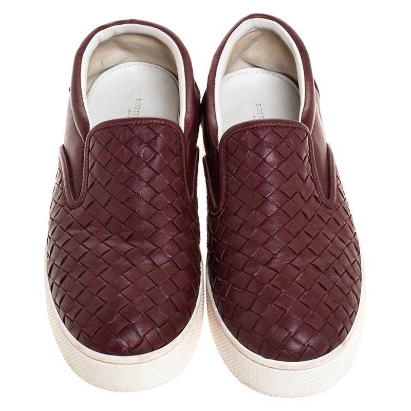 Beautifully crafted in burgundy leather, these Bottega Veneta slip-on sneakers are sure to add a sleek style to your special looks. Featuring the iconic and instantly recognizable intrecciato weave all over the vamps, these shoes, with sturdy soles