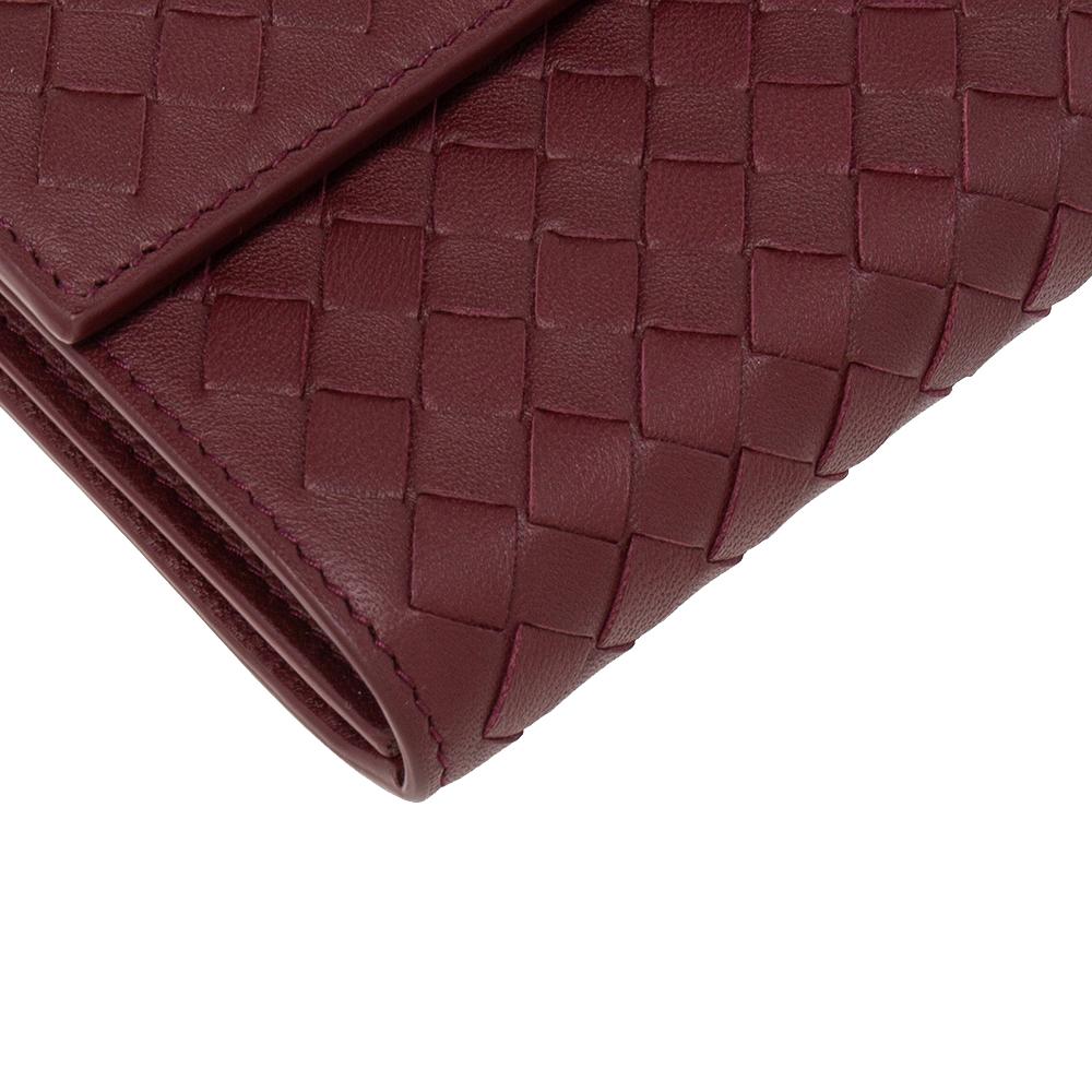 Bottega Veneta Burgundy Intrecciato Leather Flap Continental Wallet In Excellent Condition In Dubai, Al Qouz 2