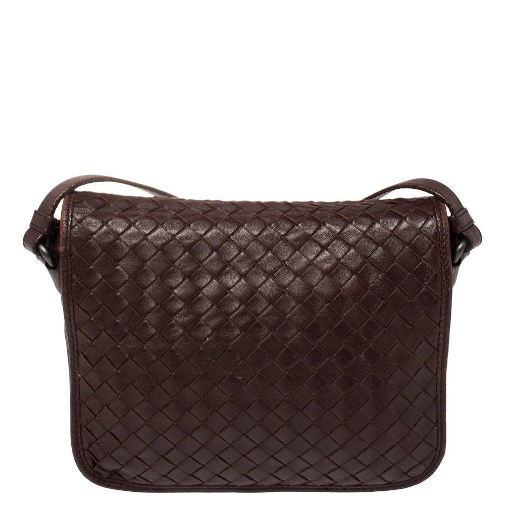 Bottega Veneta Burgundy Intrecciato Leather Flap Crossbody Bag In Good Condition In Dubai, Al Qouz 2