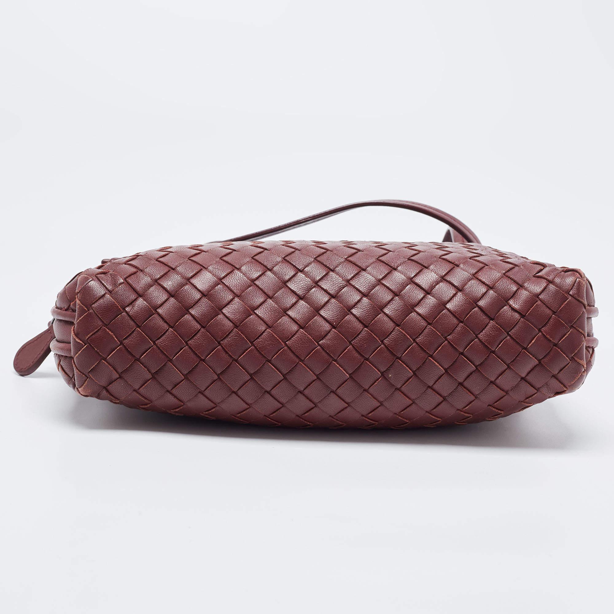 Bottega Veneta Burgundy Intrecciato Leather Nodini Crossbody Bag In Fair Condition In Dubai, Al Qouz 2