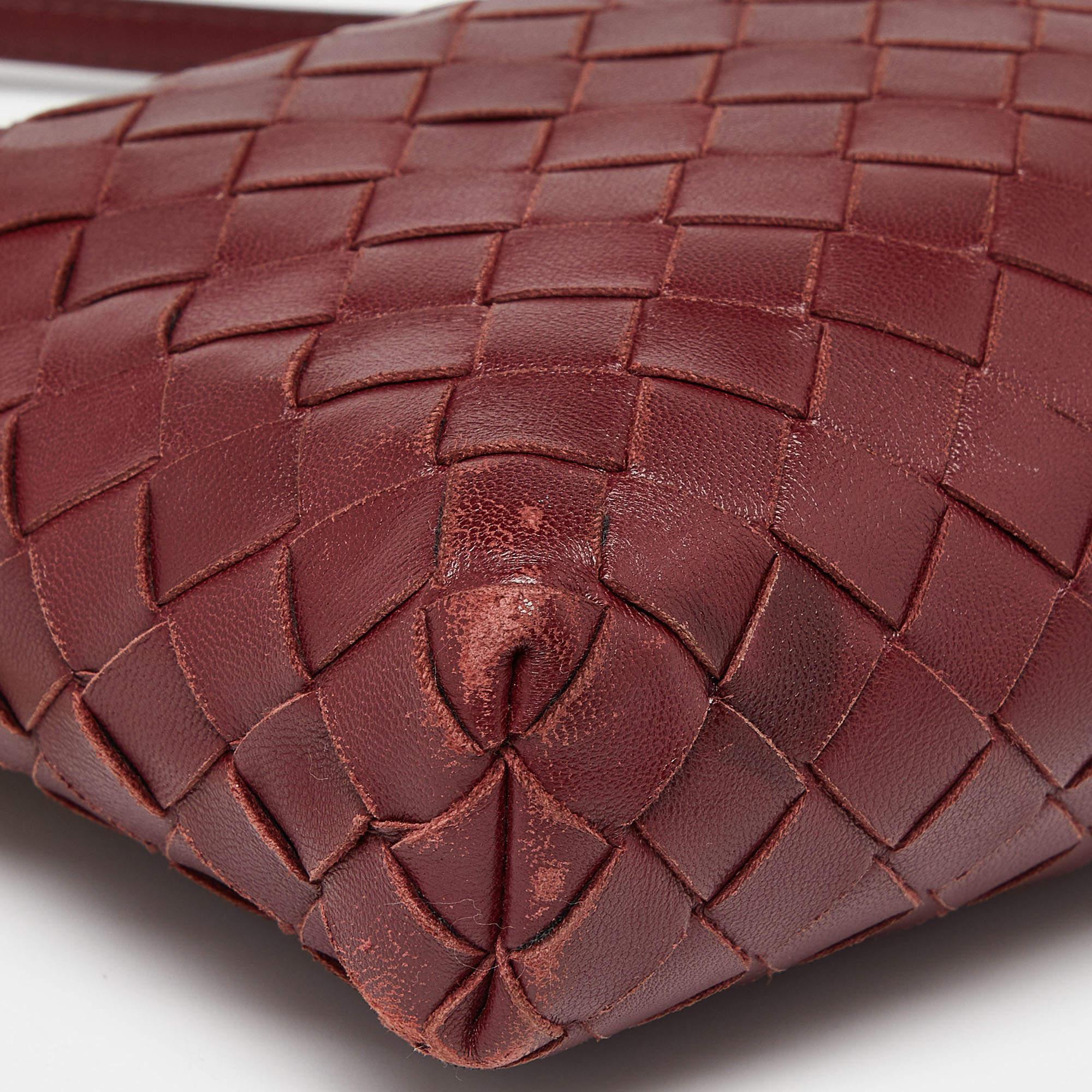 Bottega Veneta Burgundy Intrecciato Leather Nodini Shoulder Bag For Sale 6